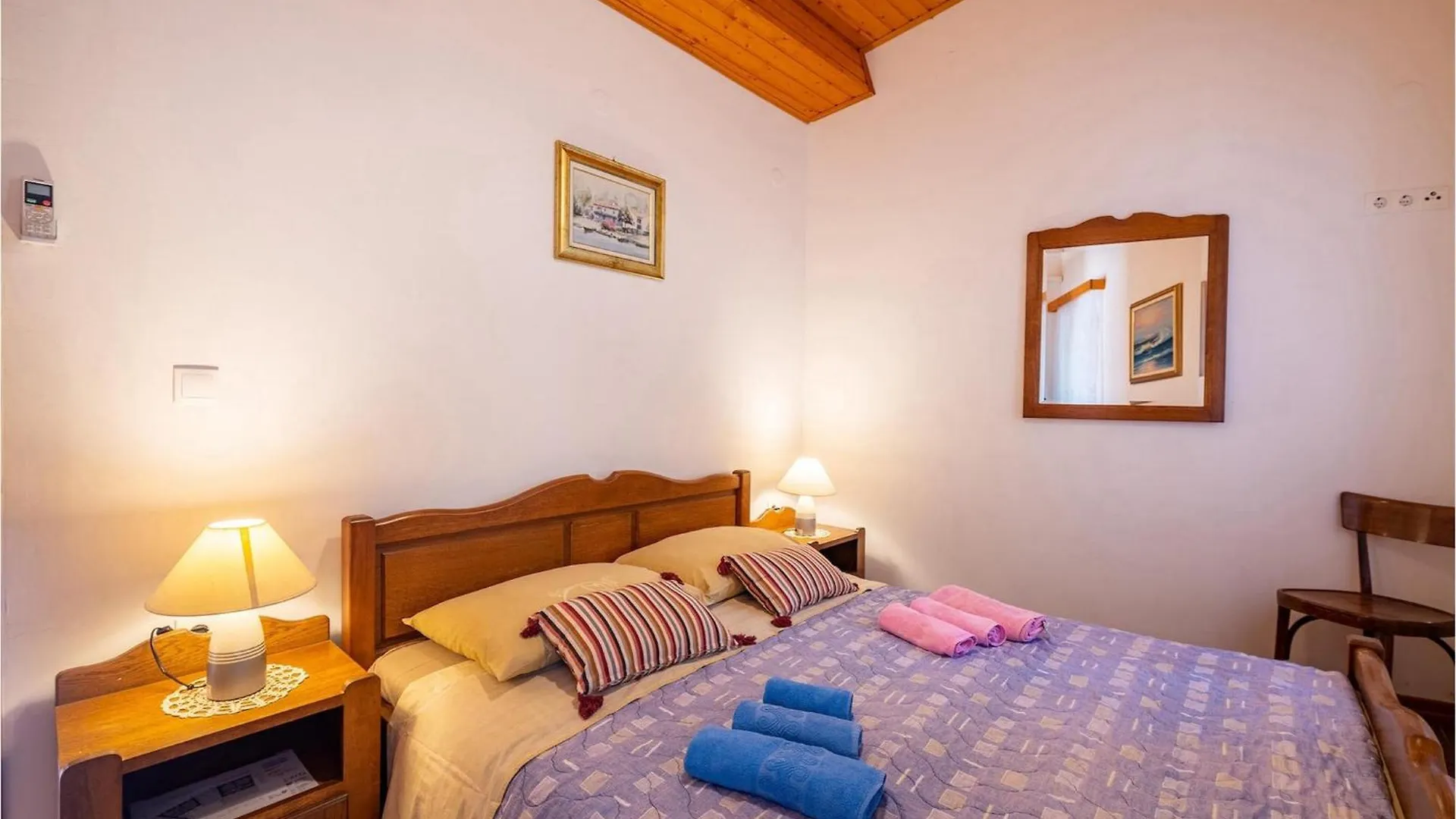 Villa Castra Drivenik 0*,